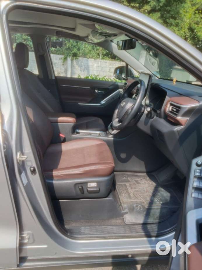 Toyota Innova Hycross 2.0 Zx Hybrid 7 Str, 2023, Petrol