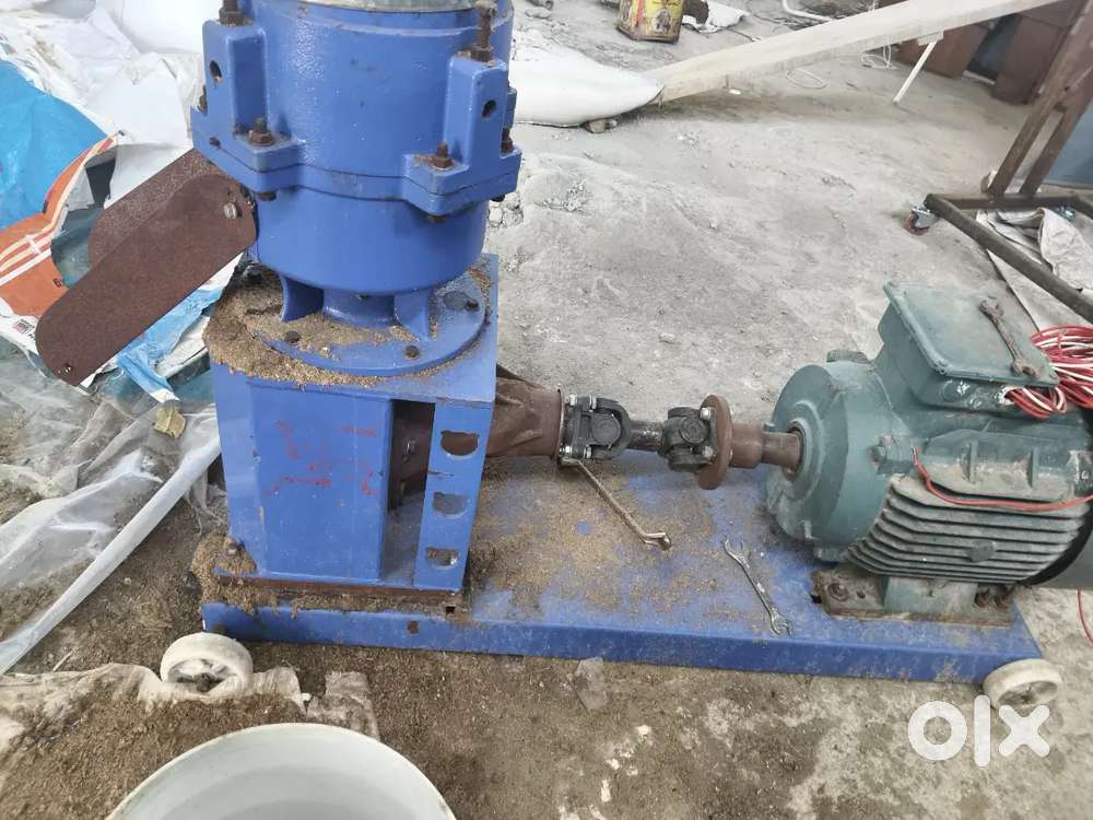 Cattle feed machine