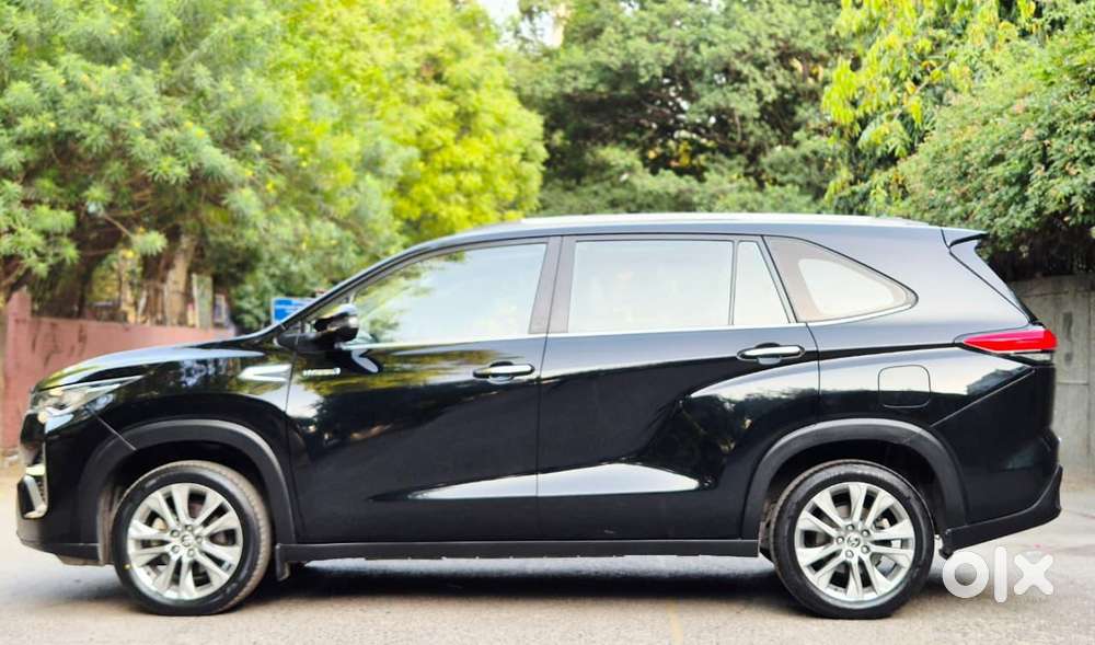 Toyota Innova Hycross 2.0 Zx Hybrid 7 Str, 2023, Petrol