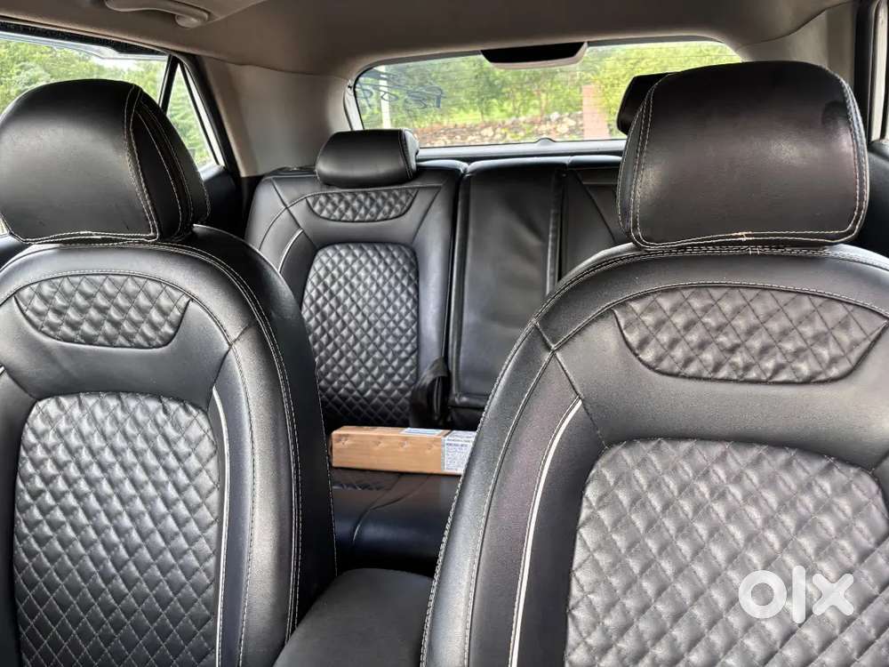 Hyundai Venue 2023 Petrol 50700 Km Driven