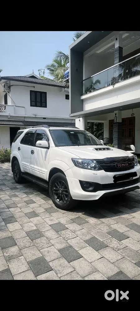 Toyota Fortuner 2015 Diesel 150000 Km Driven