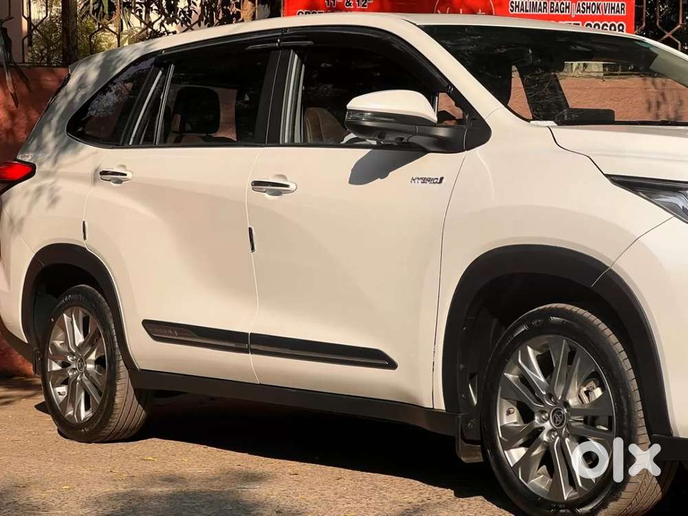 Toyota Innova Hycross 2.0 Zx (o) Hybrid 7 Str, 2025, Petrol