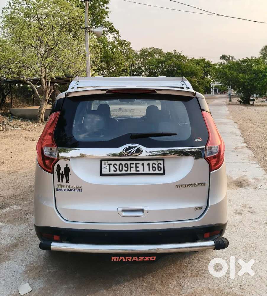 Mahindra Marazzo M6