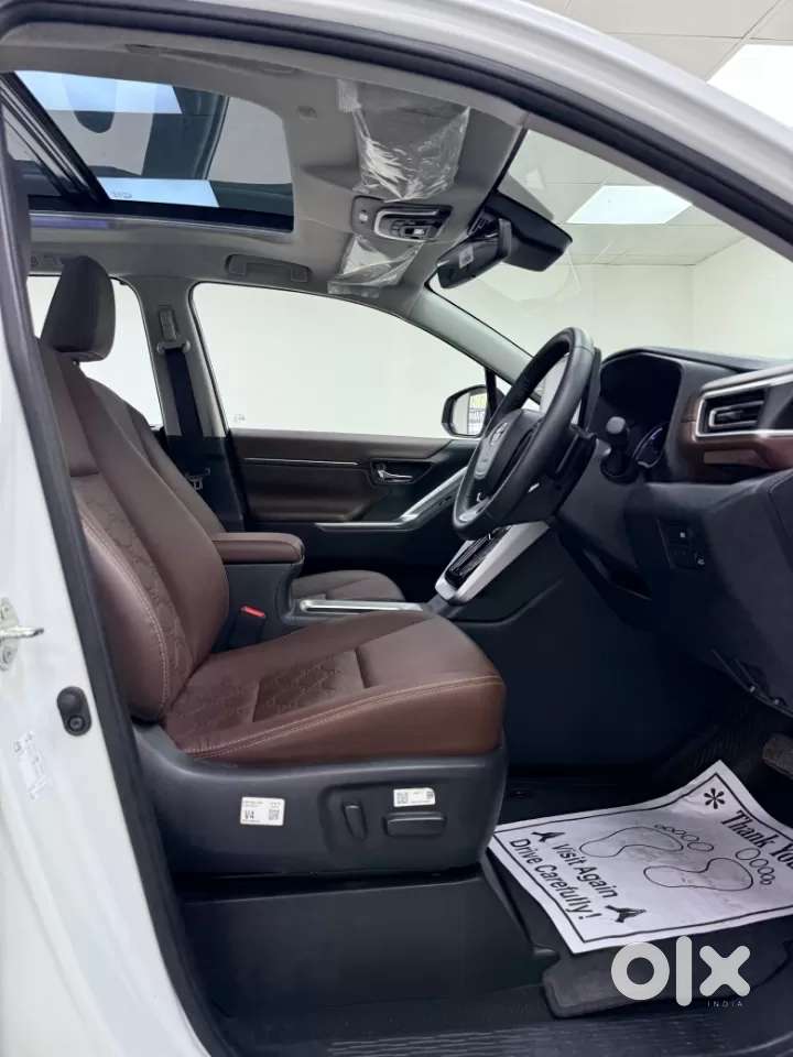 Toyota Innova Hycross 2.0 Zx Hybrid 7 Str, 2025, Petrol