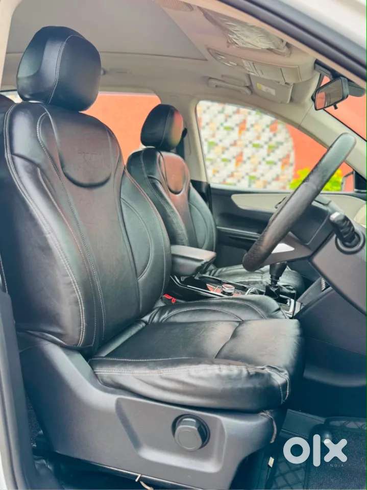 Mahindra Xuv700 2.2 Ax 7 Diesel Mt Luxury Pack Str, 2023, Diesel