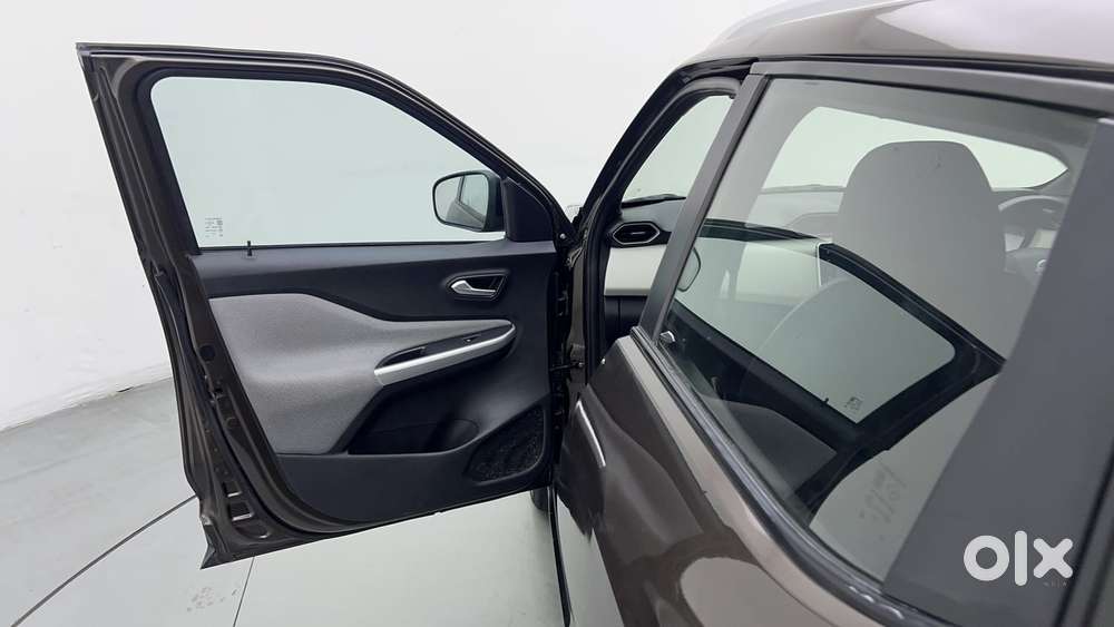 Nissan Magnite Xv Turbo, 2022, Petrol