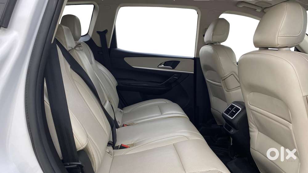 Mahindra Xuv700 2.0 Ax 7 Petrol At Luxury Pack Str, 2023, Petrol