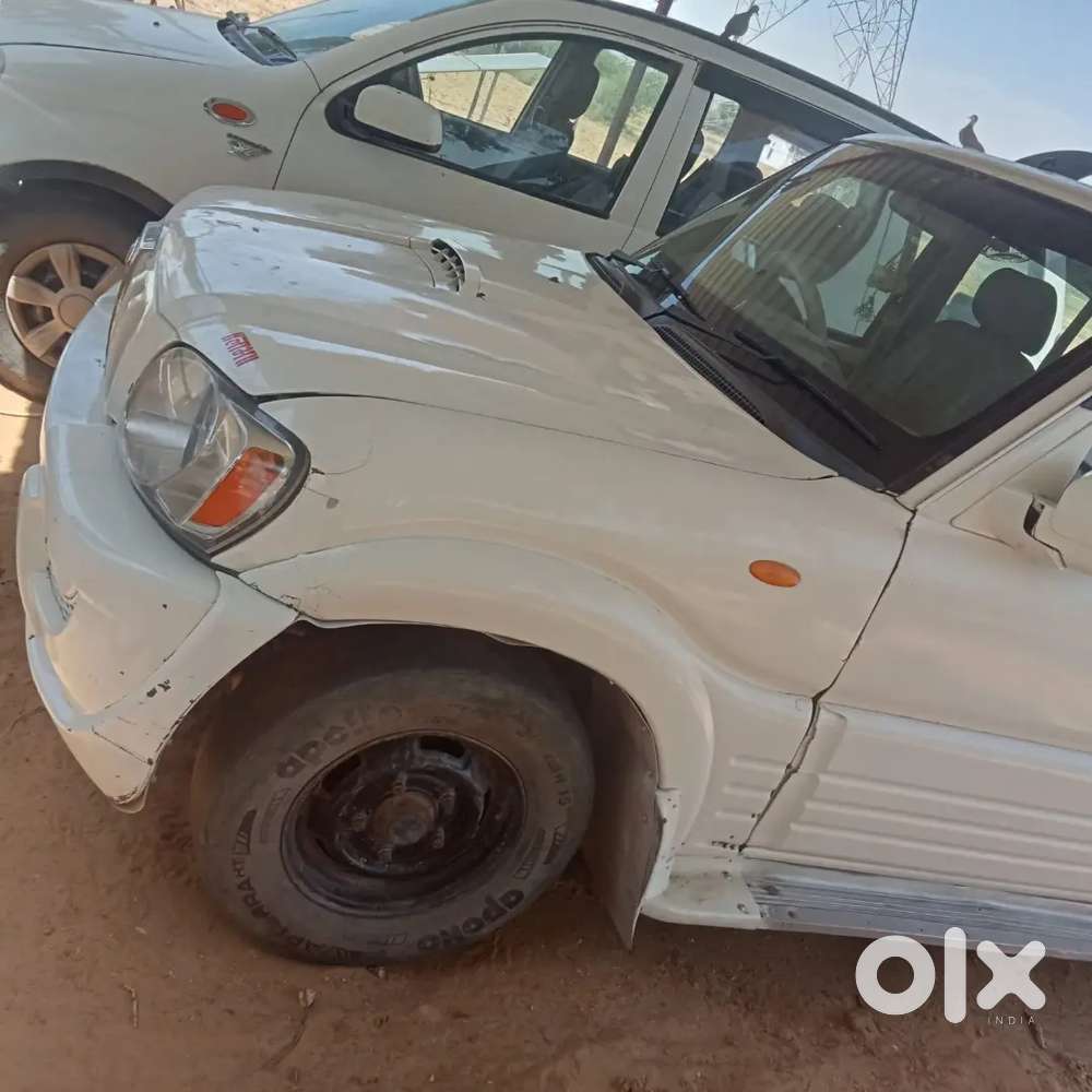 बढ़िया कंडीशन है नया इंश्योरेंस है