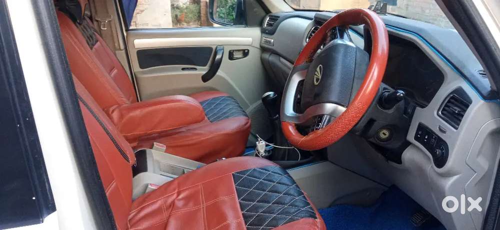 Mahindra Scorpio S 10, 2017
