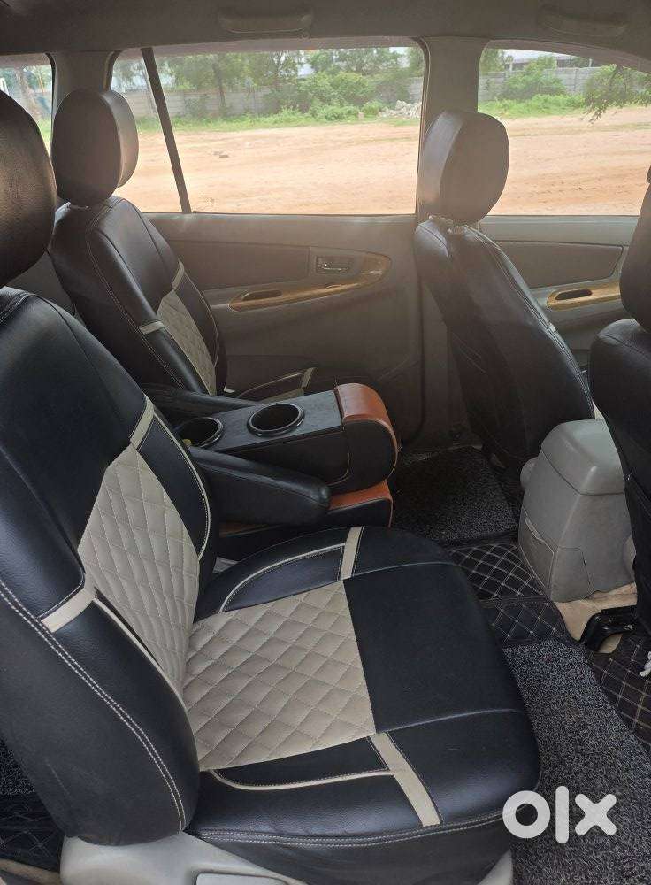 Toyota Innova 2.5 V Diesel 7-seater, 2010, Diesel
