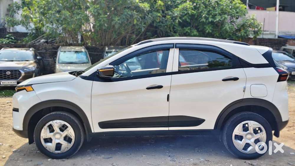 Tata Nexon Smart Plus1.2 Revotron Petrol 5 Mt, 2024, Petrol