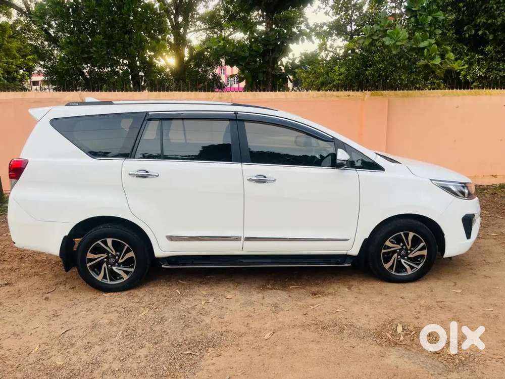 Innova Crysta 2022