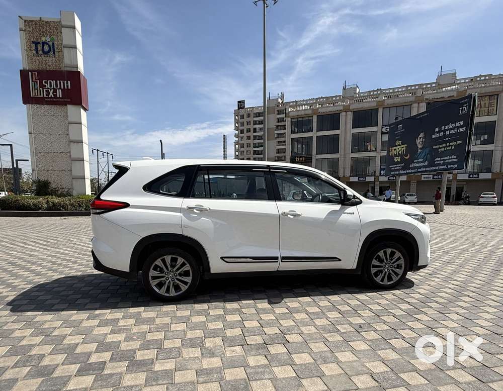 Toyota Innova Hycross 2.0 Zx (o) Hybrid 7 Str, 2024, Cng & Hybrids