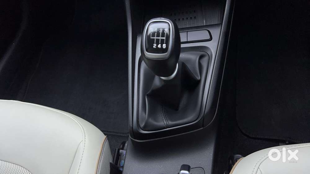 Hyundai Verna 1.5 Sx (o) Petrol Mt, 2023, Petrol