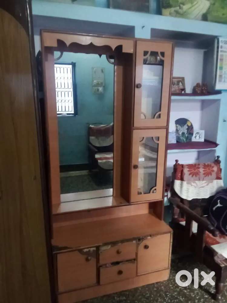 Furniture dressing table
