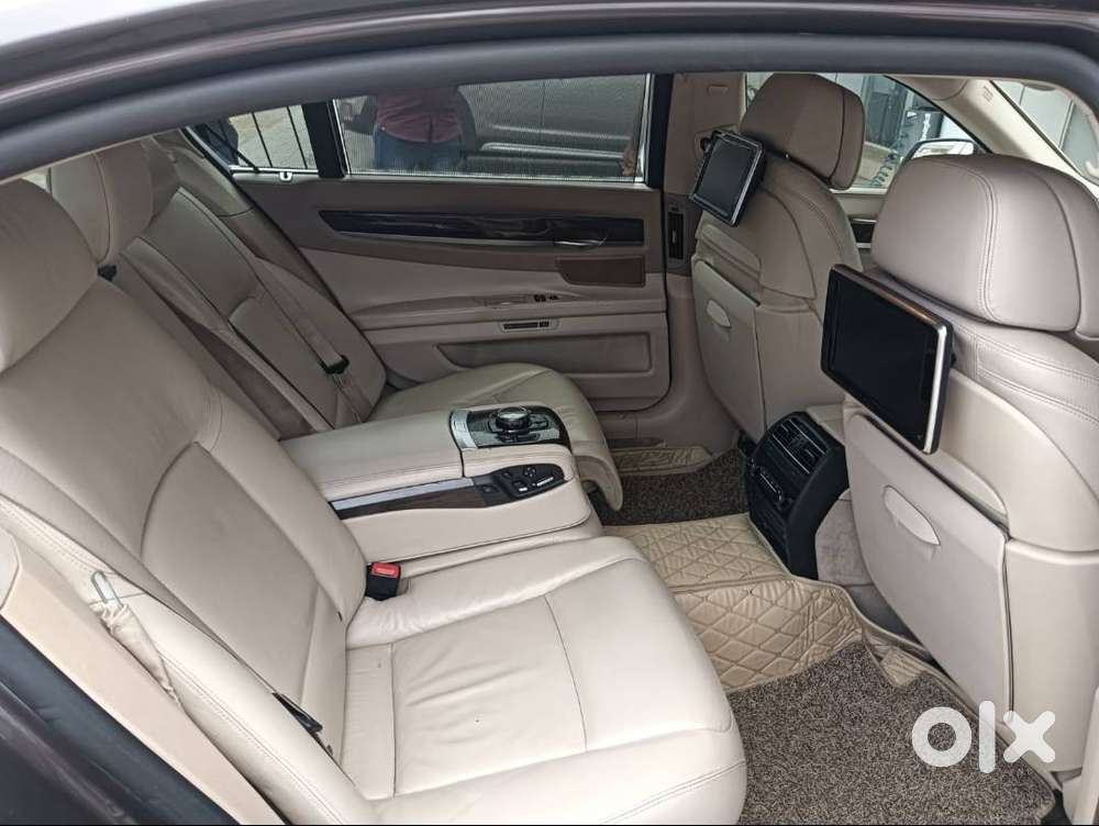 Bmw And Kia Carnival Combo Cars -well Maintained