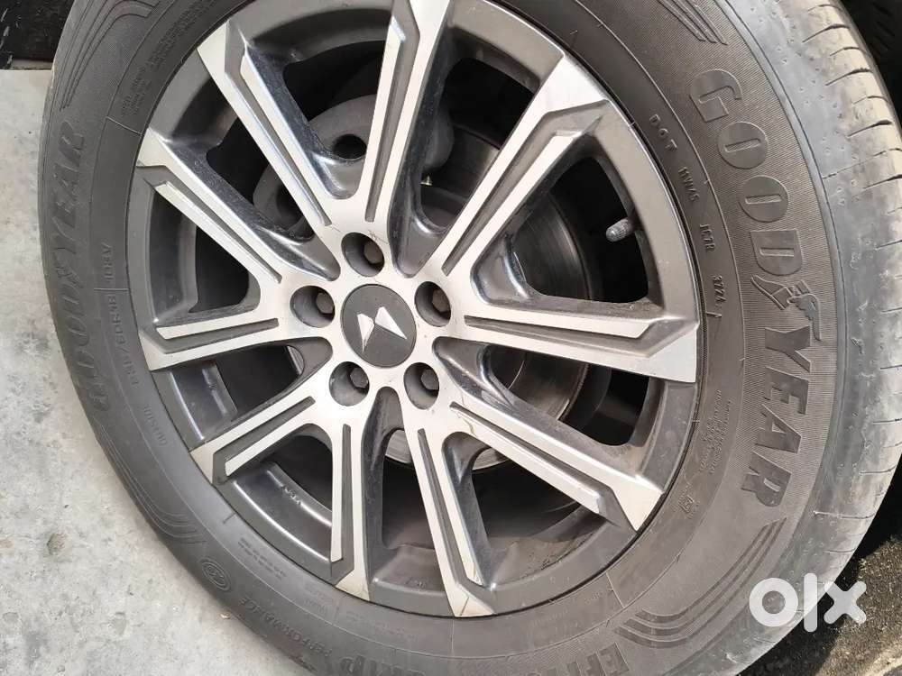 Xuv 700 Ax7l Like New Condition Car