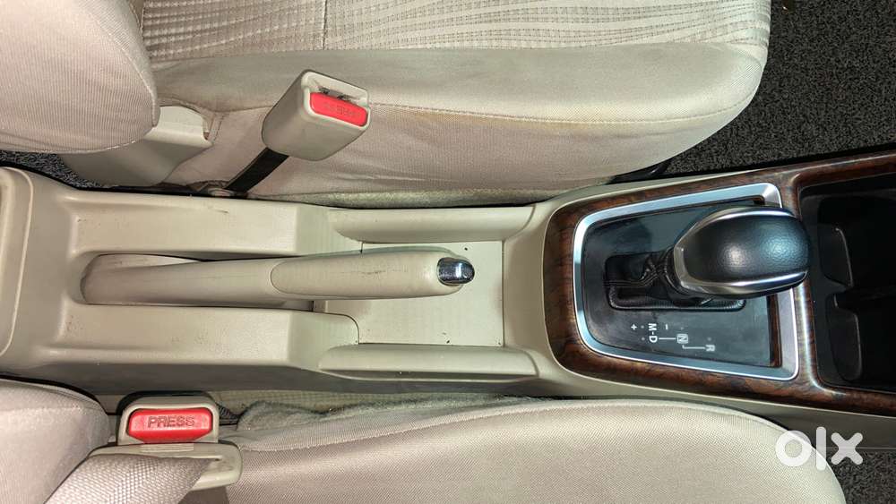 Maruti Suzuki Swift Dzire Zdi + Amt, 2017, Diesel