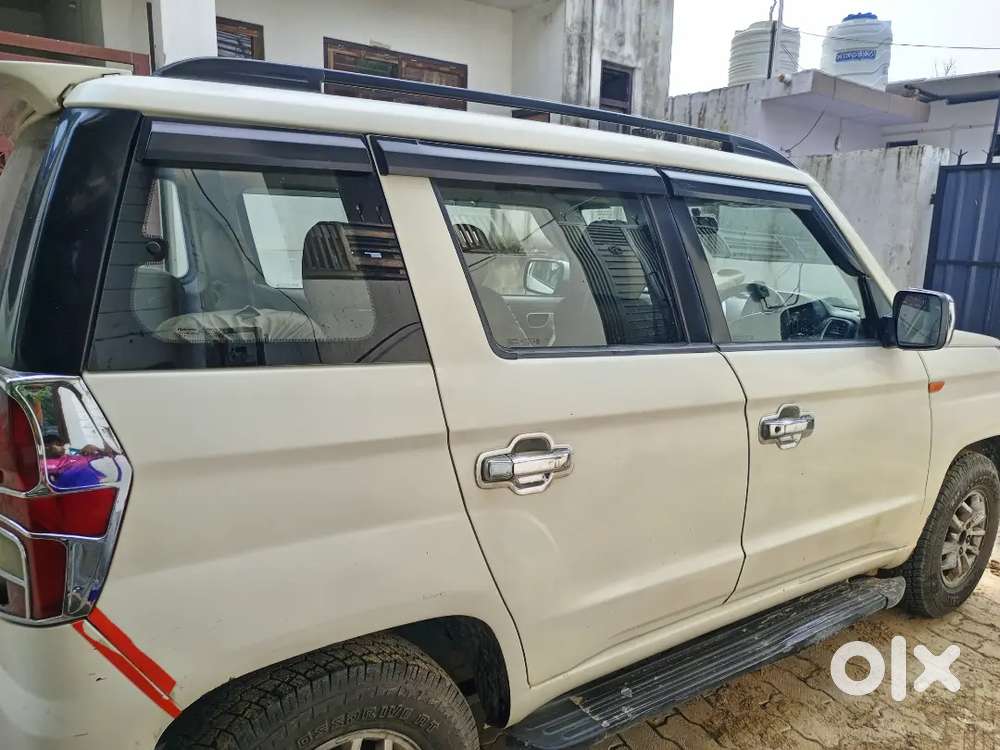 Mahindra Tuv 300 2015 Dual Tone