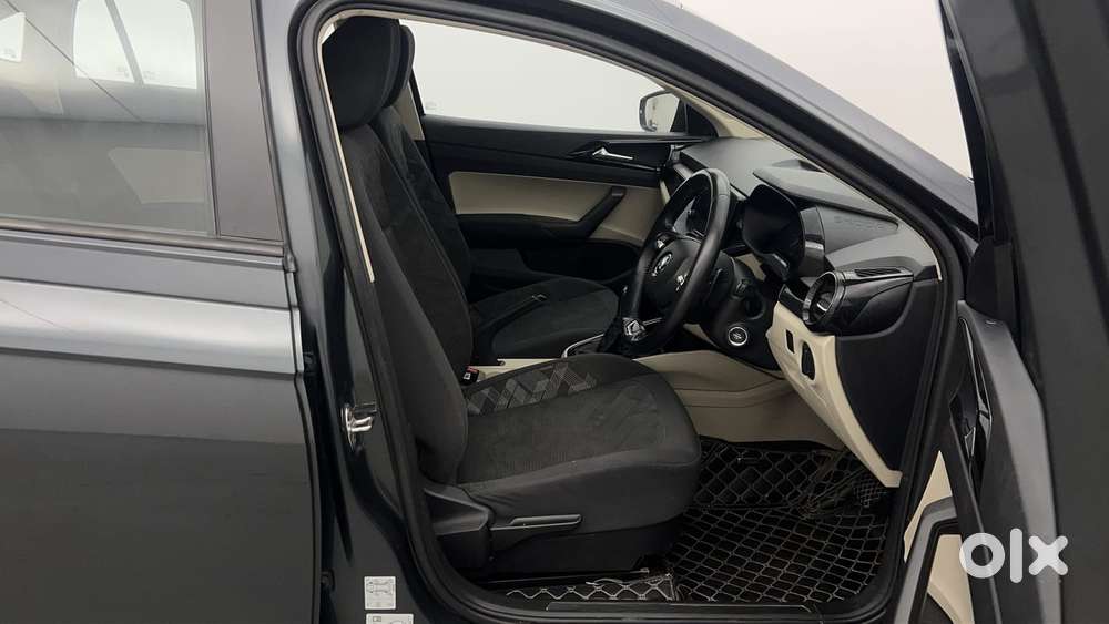 Skoda Slavia Ambition 1.0l Tsi At, 2022, Petrol