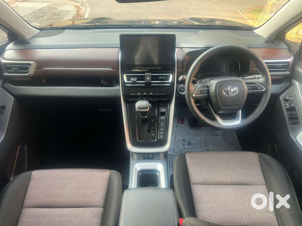 Toyota Innova Hycross 2.0 Vx (o) Hybrid 8 Str, 2024, Petrol