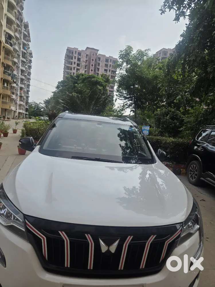 Mahindra Xuv700 Ax5 Petrol Manual 7-seater 2022  ₹3l+ Upgrades