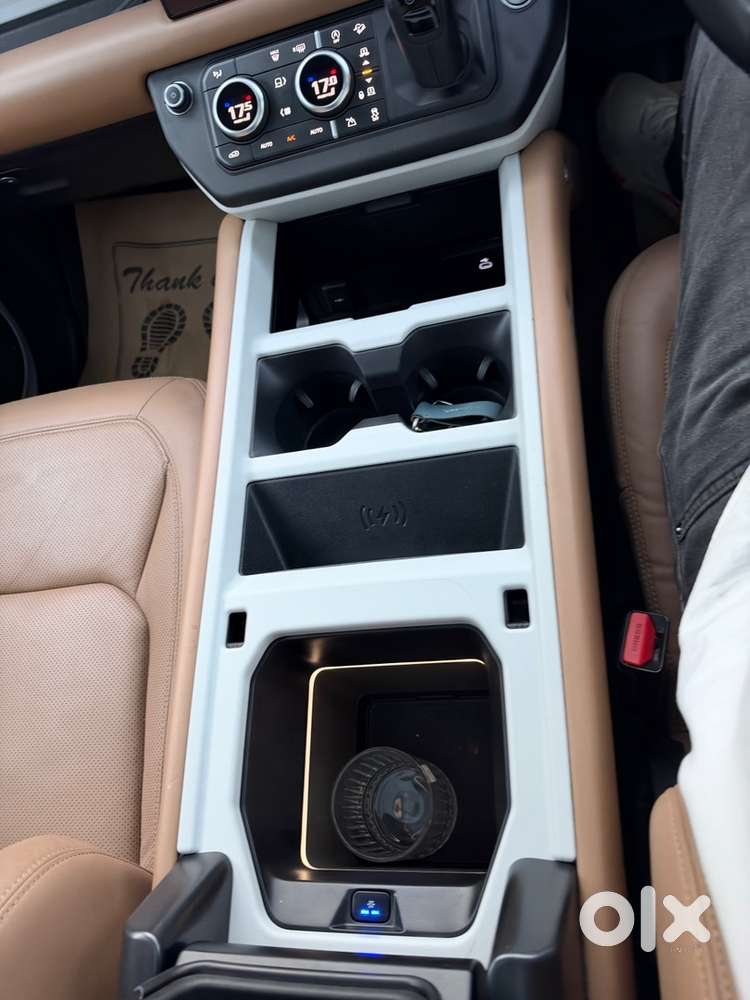 Land Rover Defender 2025