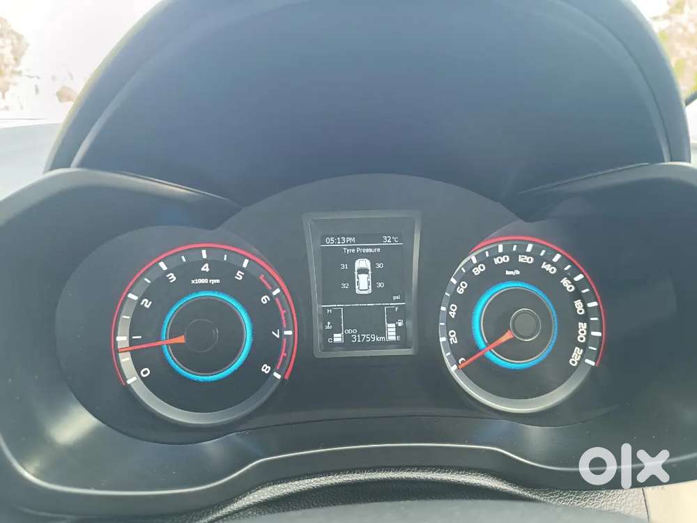 Mahindra Xuv300 W8 (op) Petrol  2023 Showroom History