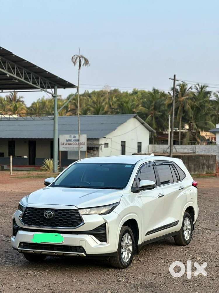 Toyota Innova Hycross 2024 Petrol Well Maintained