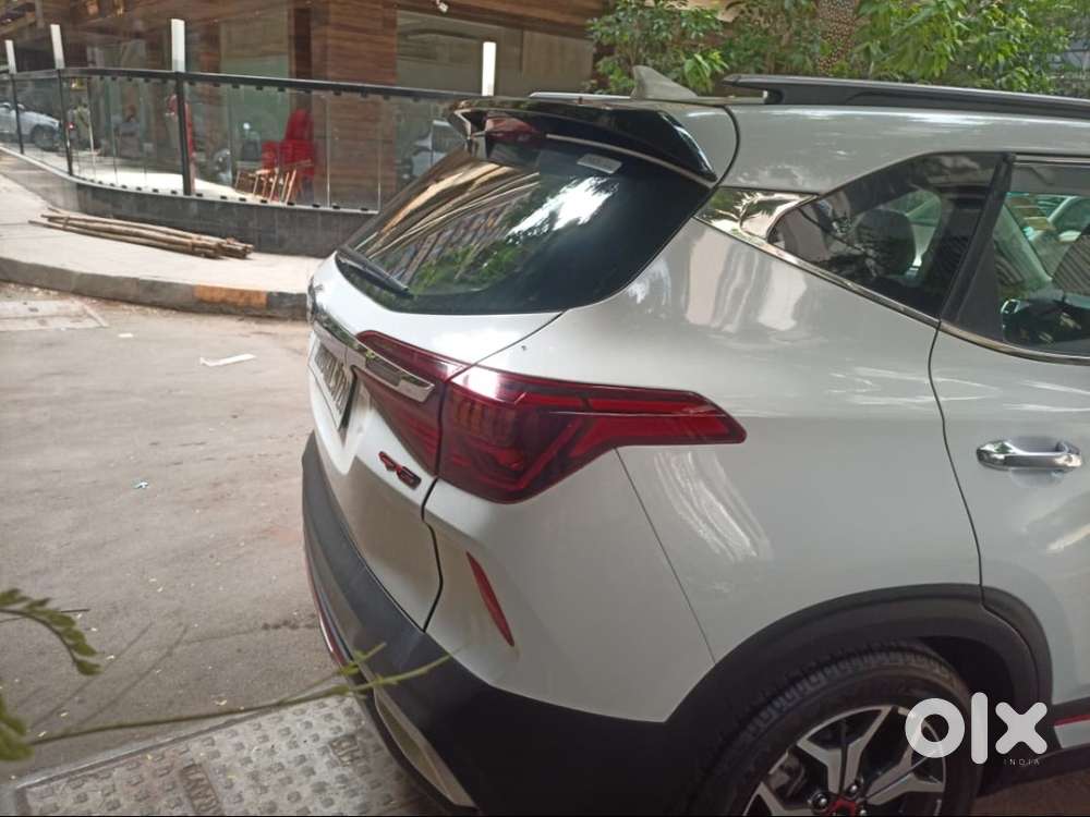 Kia Seltos White Colour