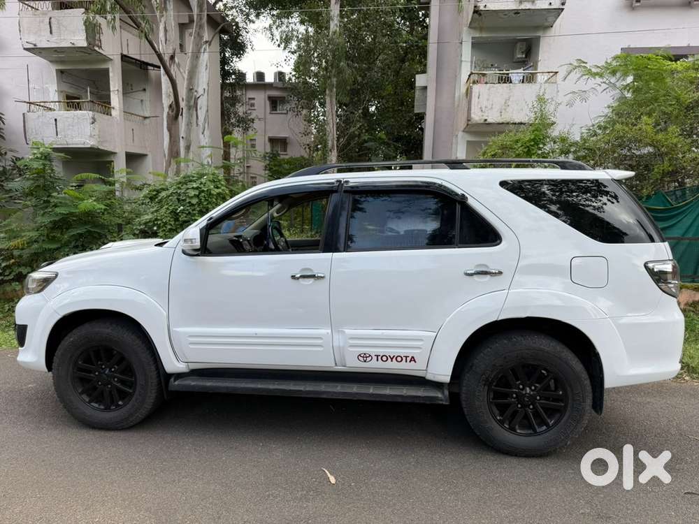Toyota Fortuner Diesel 2012 Original Color Blue Wrapped In White