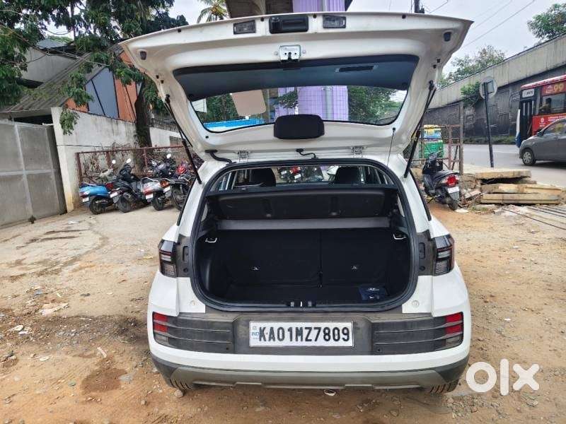 Hyundai New Venue, 2023, Petrol