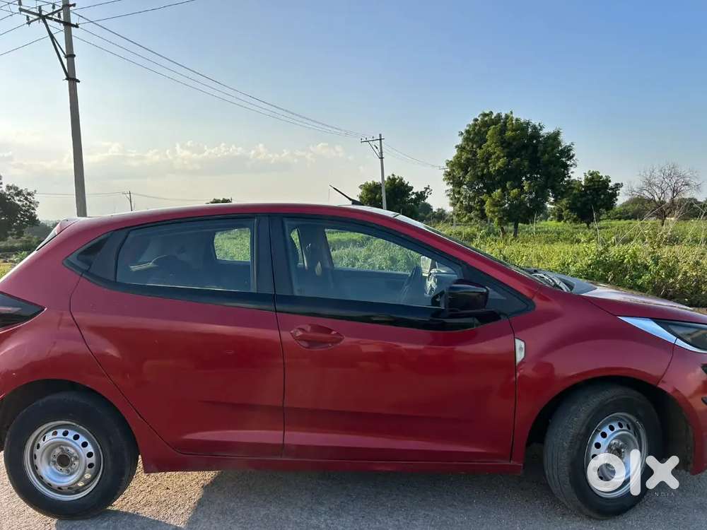 Tata Altroz Xe Petrol 2020
