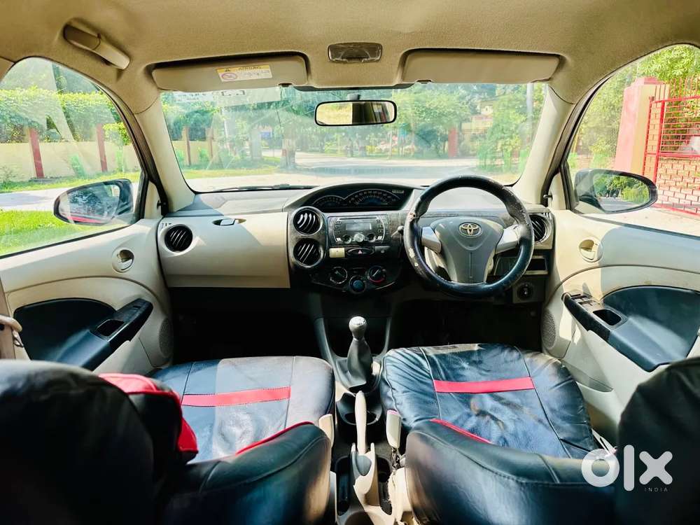 Toyota Etios Liva V Dual Tone, 2016, Petrol