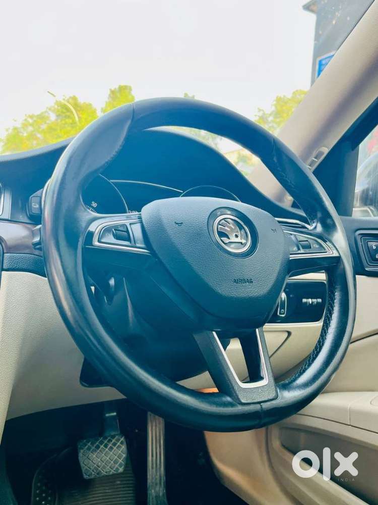 Skoda Superb Elegance 1.8 Tsi At, 2015, Petrol