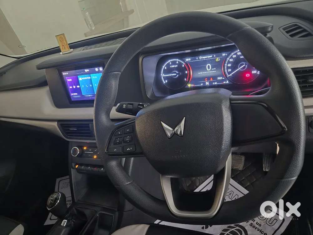Reg 2025 Only 2,500 Kms Mahindra Xuv700mx Base M Diesel 7 Seater