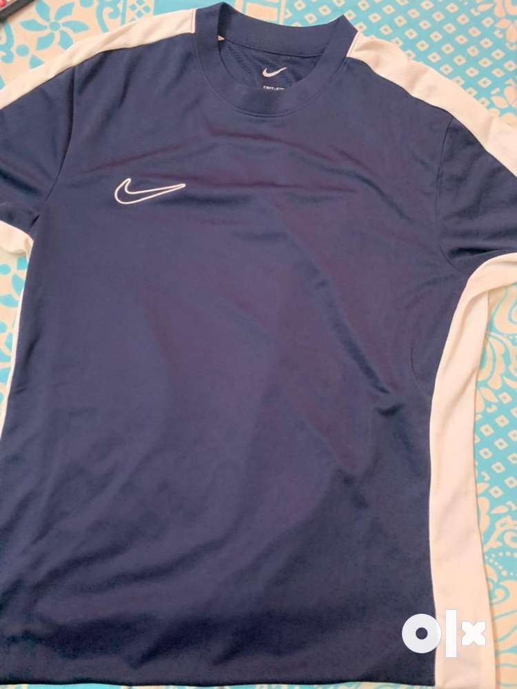 Nike t shop shirt olx