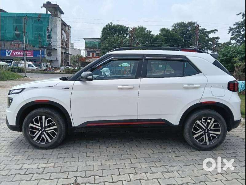 Hyundai Venue Sx(o) Knight Edition Mt, 2023, Petrol