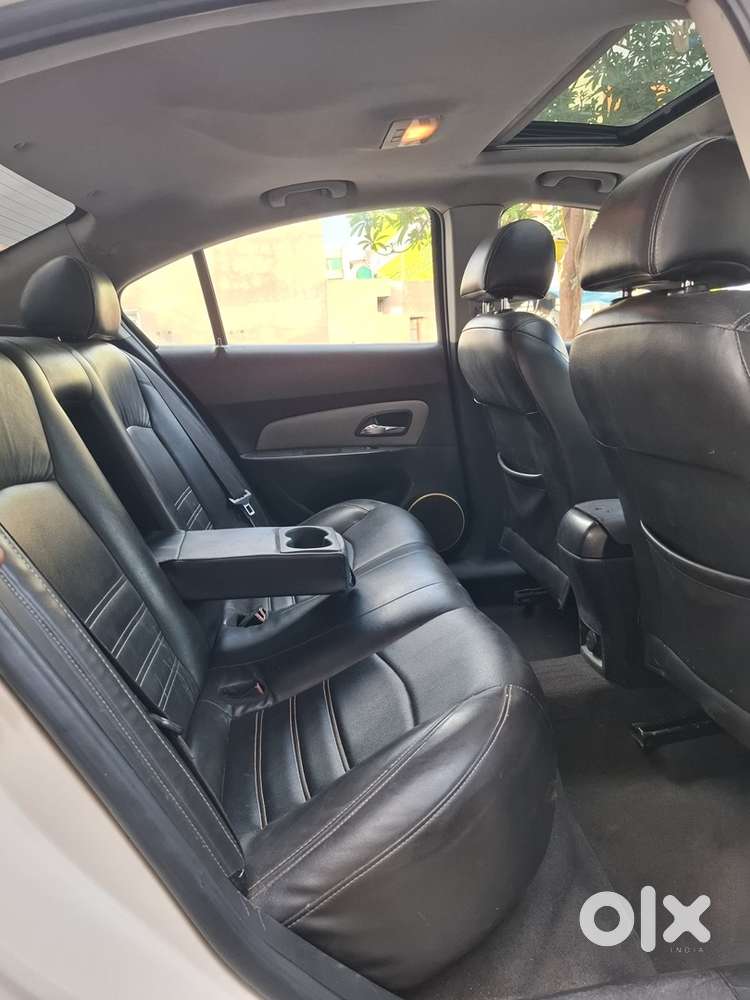 Chevrolet Cruze Diesel 2011. Top Model With Sunroof.