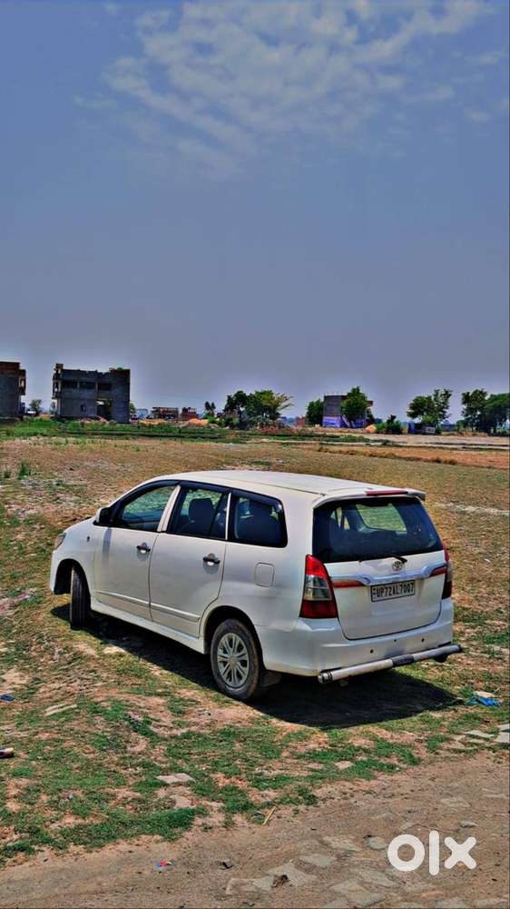 Toyota Innova Crysta 2016 Diesel Well Maintained