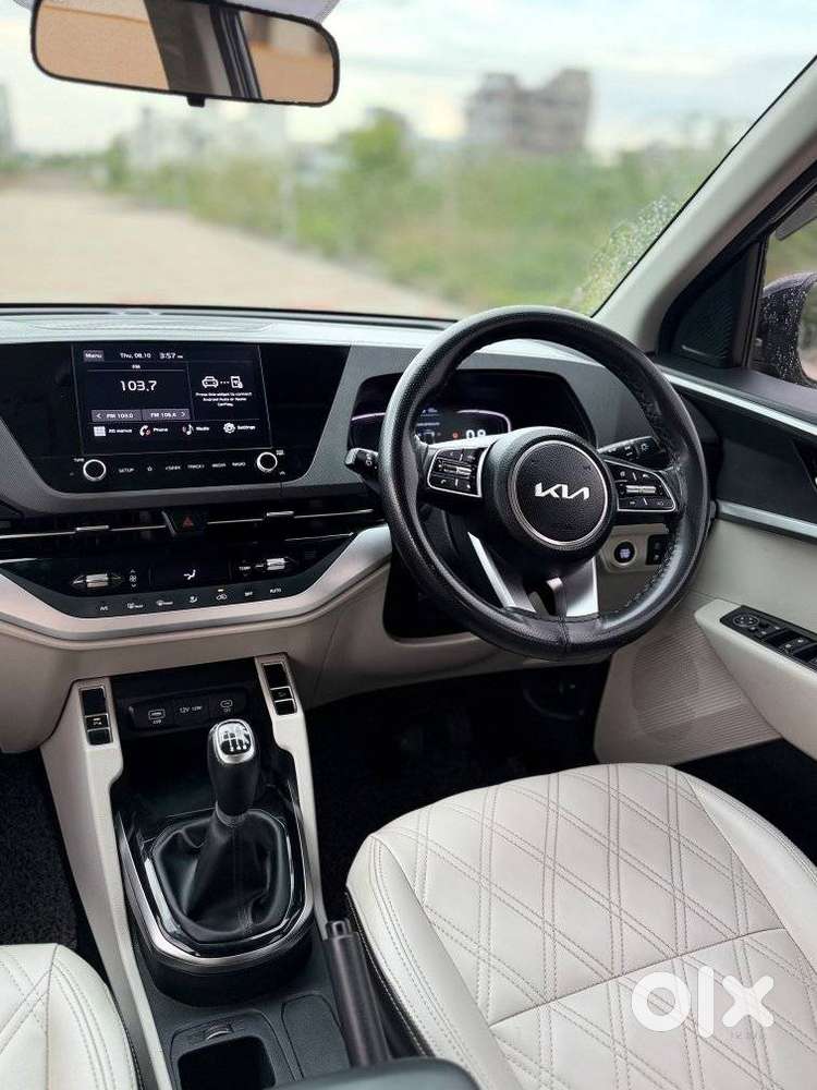 Kia Carens, 2023, Petrol