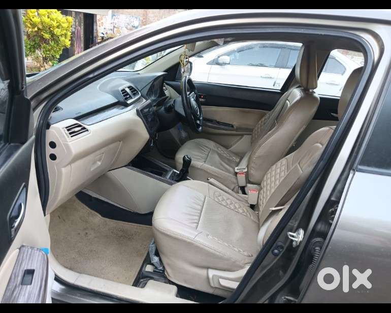 Maruti Suzuki Dzire Vxi Ags, 2023, Petrol