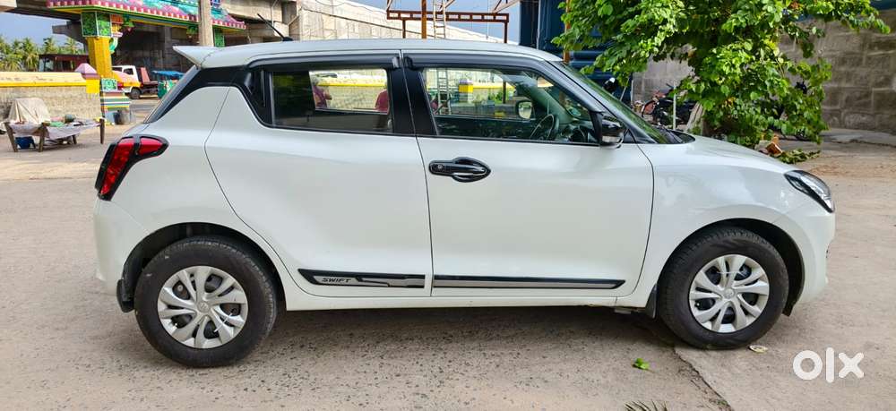 Maruti Suzuki Swift Vxi + Manual, 2022, Petrol
