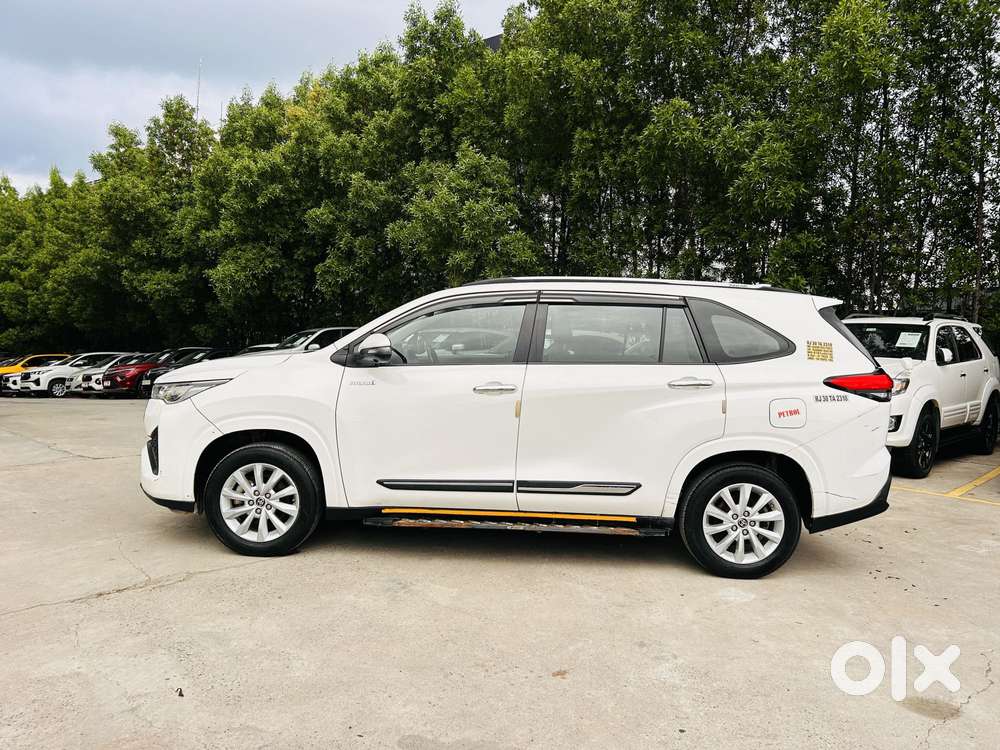 Toyota Innova Hycross 2.0 Vx Hybrid 8 Str, 2023, Petrol