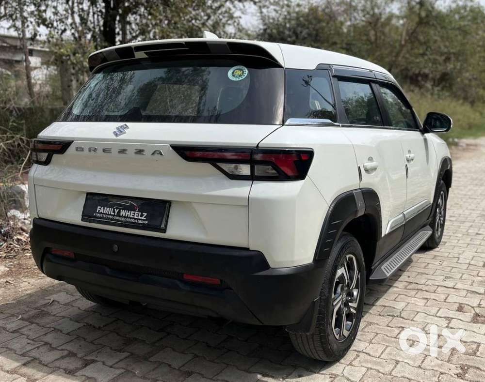 Maruti Suzuki Brezza 1.5 Lxi Cng, 2024, Cng & Hybrids