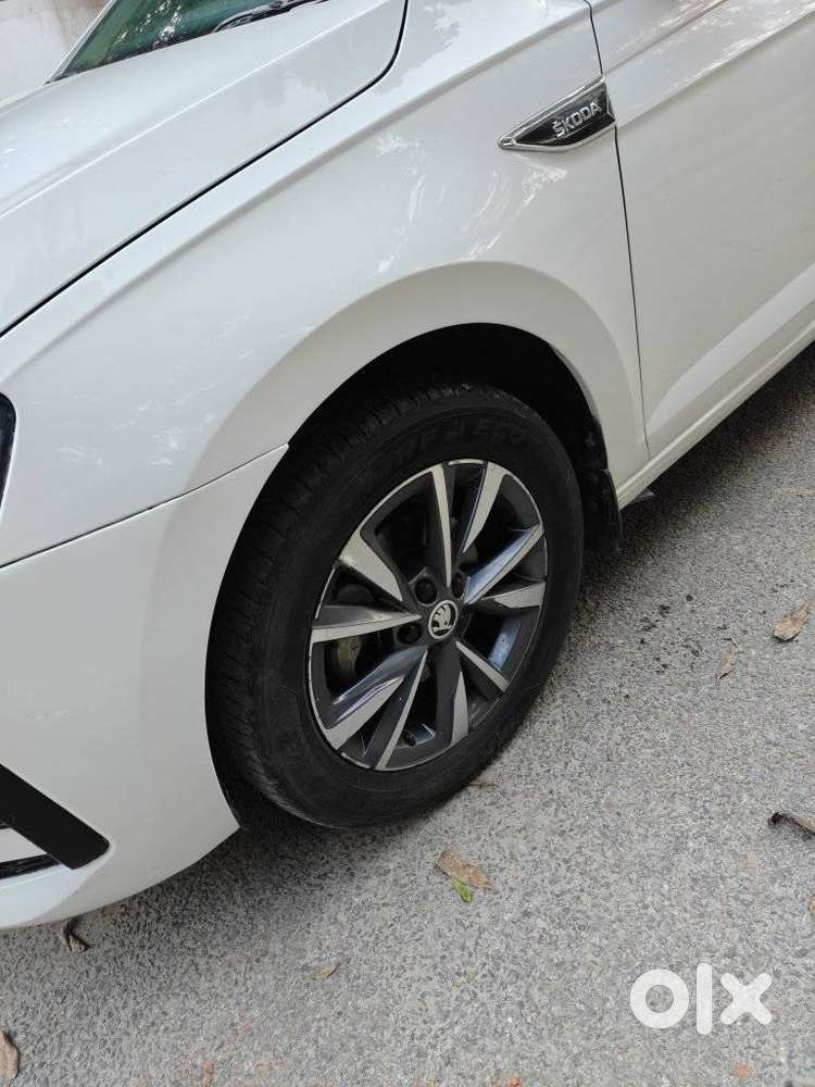 Skoda Slavia Style 1.0l Tsi At, 2022, Petrol
