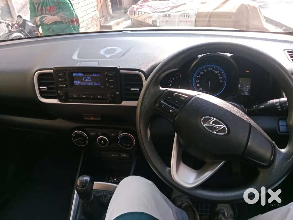 Hyundai Venue 2022 Petrol 22000 Km Driven