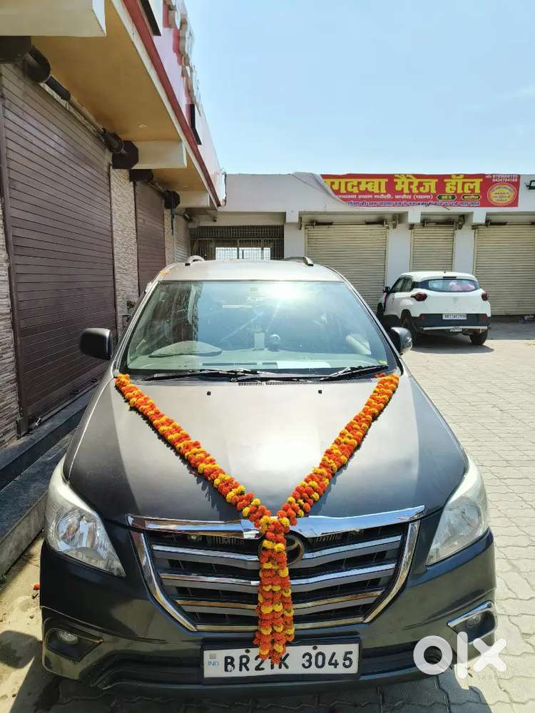 Innova 2015 Model Colour Gray