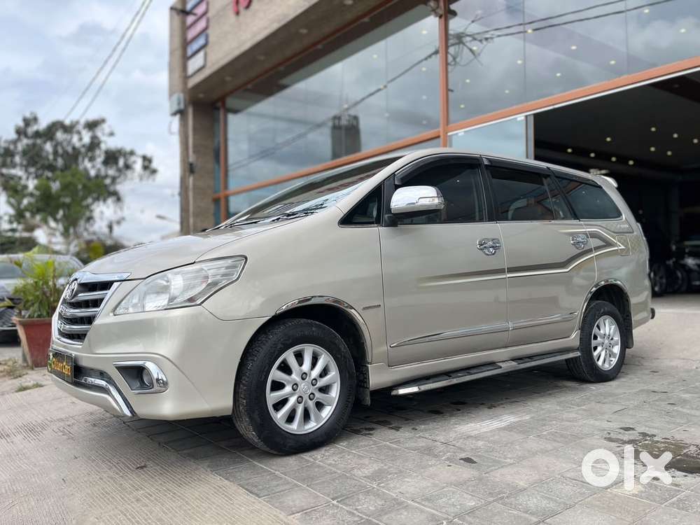 Toyota Innova 2.0 Gx (petrol) 8 Seater Bs Iv, 2014, Diesel