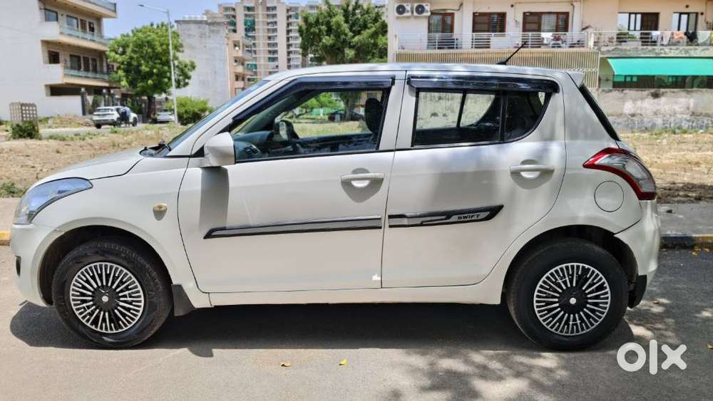 Maruti Suzuki Swift 1.2 Lxi (o), 2017, Cng & Hybrids